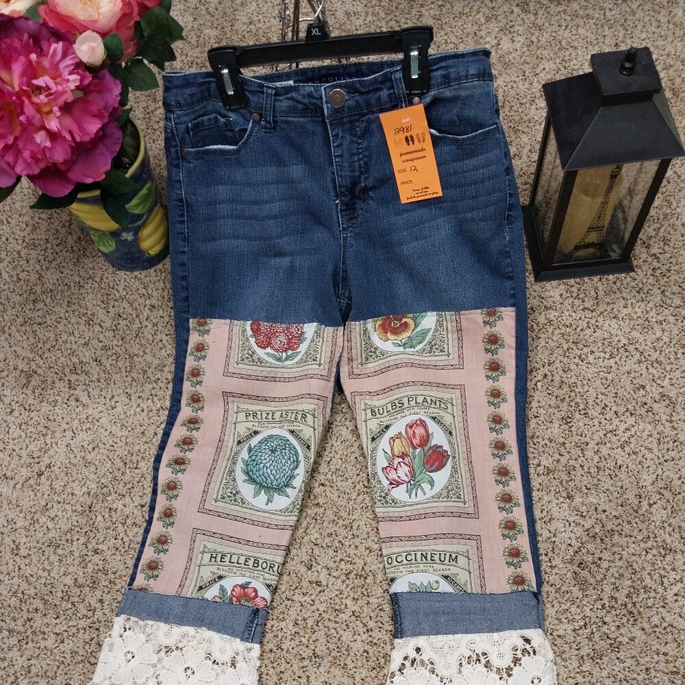 2981 Size 12 Bandolino Appliqued Cropped Jeans - Picture 2 of 7